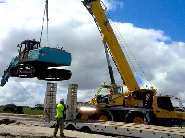 crane heavy lifting with rigging